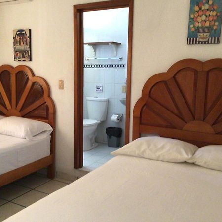 Hotel Villa Tulipanes Сиуатанехо Экстерьер фото