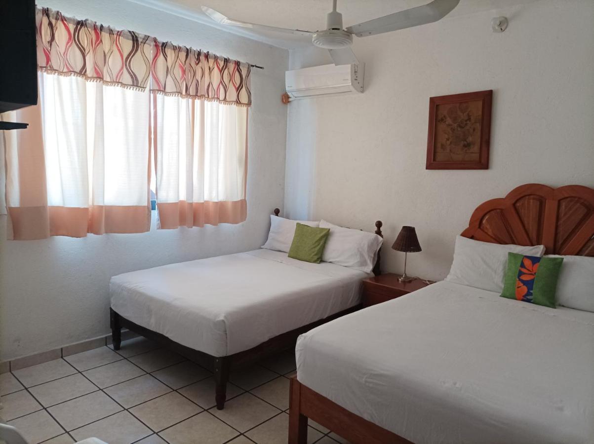 Hotel Villa Tulipanes Сиуатанехо Экстерьер фото