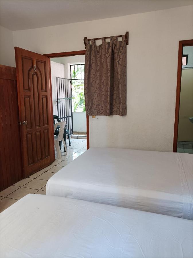 Hotel Villa Tulipanes Сиуатанехо Экстерьер фото